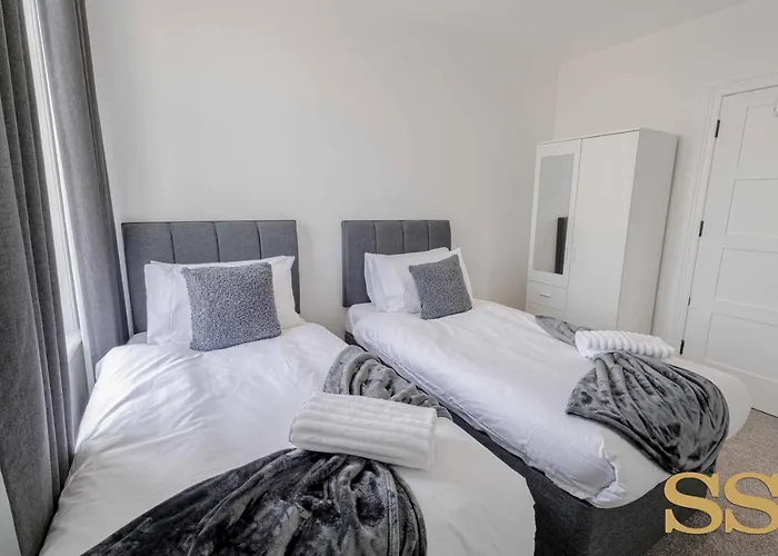 Pearl Penthouse - 1 Minute From 02 Academy - Free Parking - 5 Minutes From The Beach - Fast Wi-Fi - Smart Tv