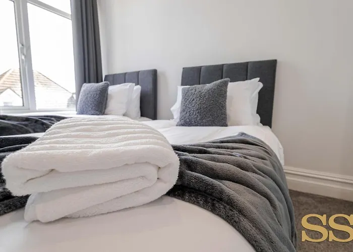 Pearl Penthouse - 1 Minute From 02 Academy - Free Parking - 5 Minutes From The Beach - Fast Wi-Fi - Smart Tv