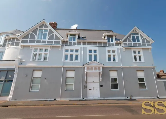 Pearl Penthouse - 1 Minute From 02 Academy - Free Parking - 5 Minutes From The Beach - Fast Wi-Fi - Smart Tv
