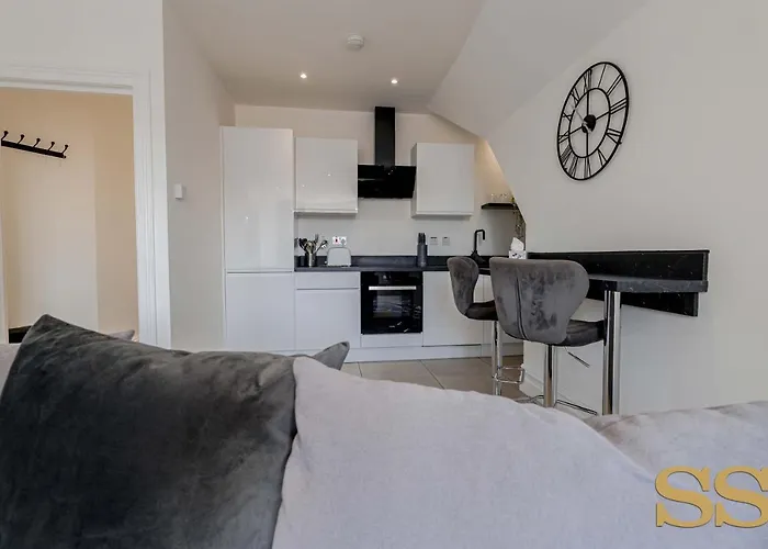 Pearl Penthouse - 1 Minute From 02 Academy - Free Parking - 5 Minutes From The Beach - Fast Wi-Fi - Smart Tv